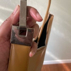 Authentic Gucci but need repair. Broken zipper and strap.